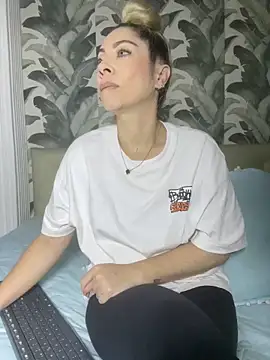 viktoria davis  online show from 04.06.26