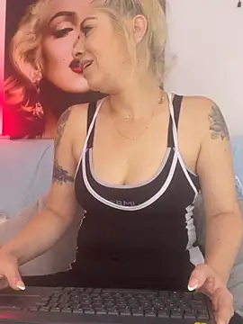 Snapshot of viktoria_davis_ chatting on 06.11.26 viktoria davis online show from 06.11.26