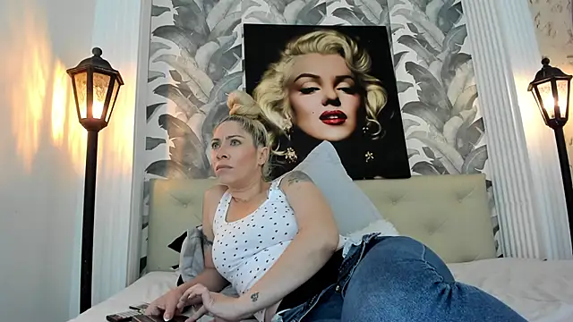 Snapshot of viktoria_davis_ chatting on 06.26.26 viktoria davis online show from 06.26.26