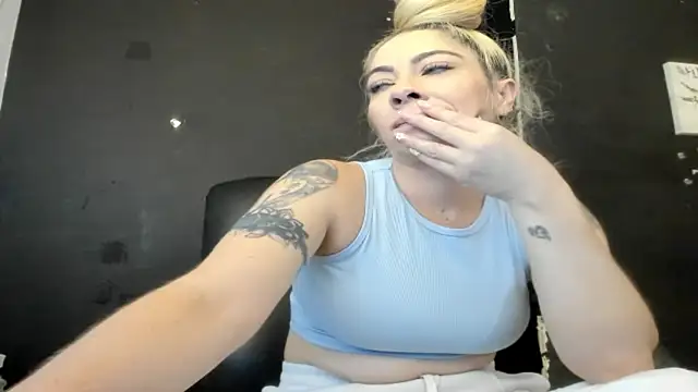Snapshot of viktoria_davis_ chatting on 07.08.26 viktoria davis online show from 07.08.26