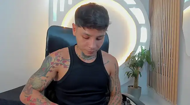 Snapshot of tattokoi chatting on 01.17.25 tattokoi online show from 01.17.25