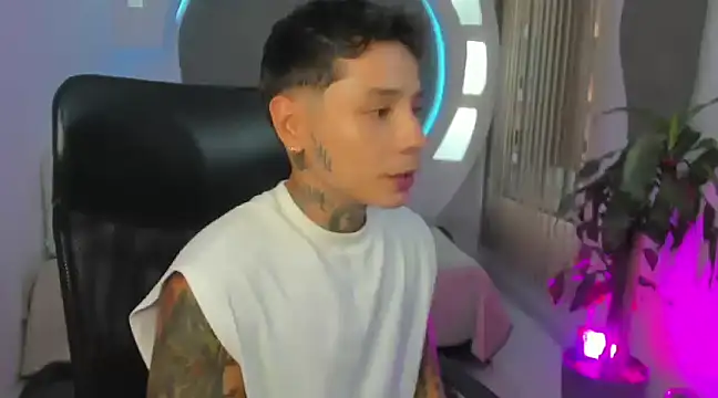 Snapshot of tattokoi chatting on 03.13.25 tattokoi online show from 03.13.25