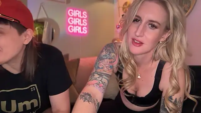 Snapshot of Officiallyonlytams chatting on 02.15.26 Officiallyonlytams online show from 02.15.26