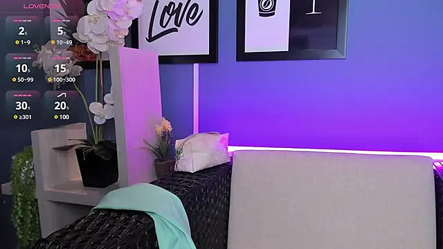 Snapshot of ValeriaOrtega chatting on 01.30.25 ValeriaOrtega online show from 01.30.25