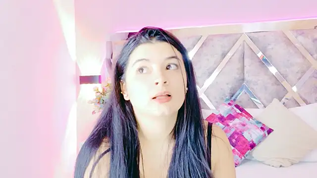 Snapshot of ValeriaOrtega chatting on 10.16.25 ValeriaOrtega online show from 10.16.25