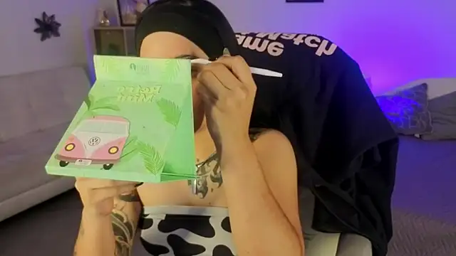 Nicole Foxx  online show from 10.15.25