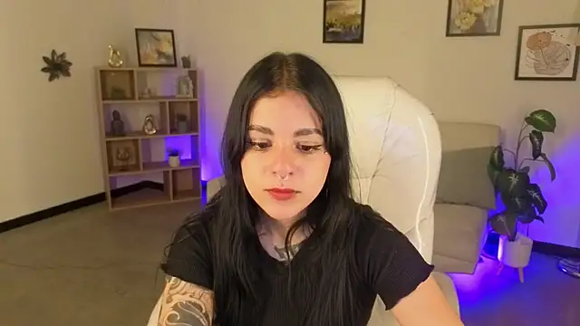 Nicole Foxx  online show from 10.30.25