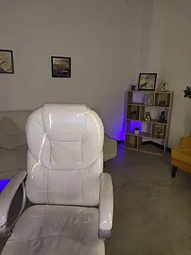 Nicole Foxx  online show from 11.06.25