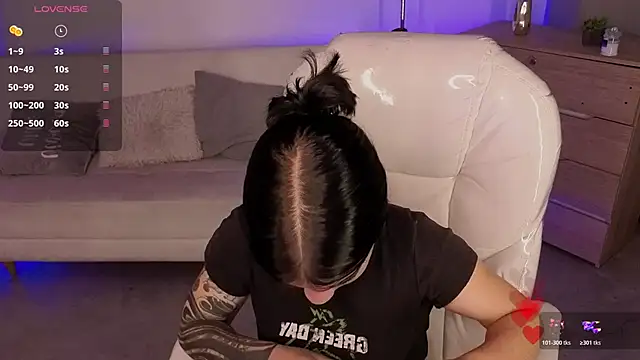 Nicole Foxx  online show from 03.22.26