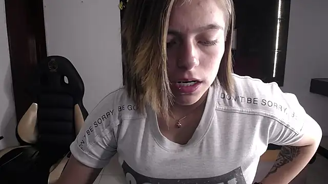 Snapshot of Kitten_Cam chatting on 04.20.26 Kitten Cam online show from 04.20.26