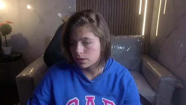 Snapshot of Kitten_Cam chatting on 05.10.26 Kitten Cam online show from 05.10.26