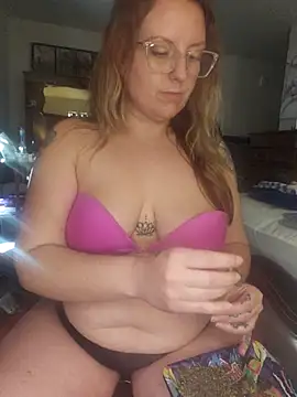 TattedMamaXOXO online show from 02.25.25