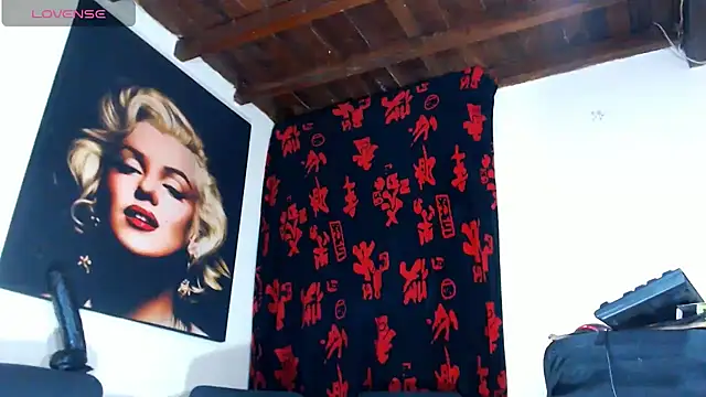 Snapshot of licy_blonde_hot chatting on 06.24.26 licy blonde hot online show from 06.24.26