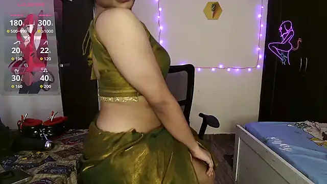 Snapshot of night_queen07 chatting on 11.14.25 night queen07 online show from 11.14.25