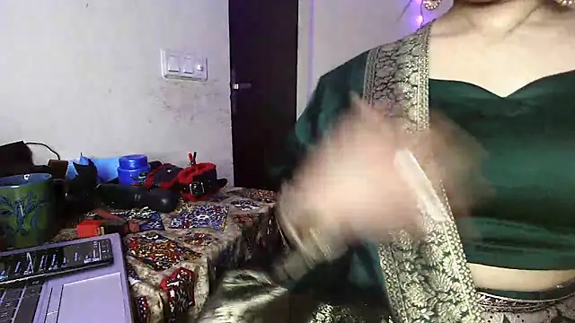 Snapshot of night_queen07 chatting on 12.14.25 night queen07 online show from 12.14.25