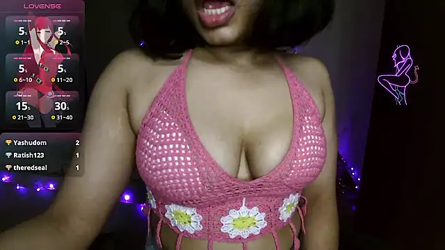 Snapshot of night_queen07 chatting on 02.10.26 night queen07 online show from 02.10.26