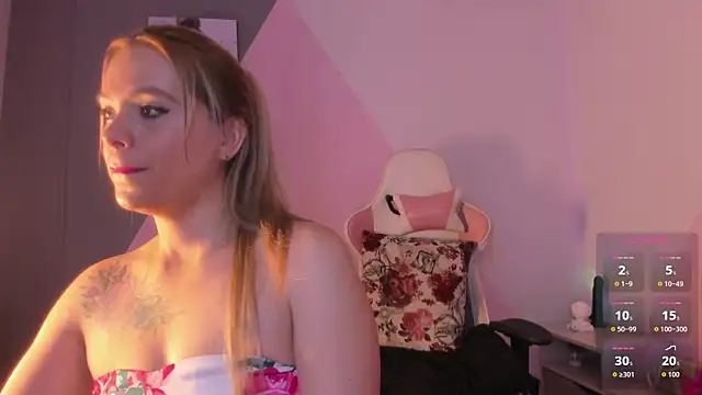 RayaCarr  online show from 11.04.25