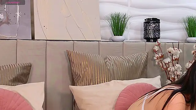 Elly Ross online show from 02.16.25