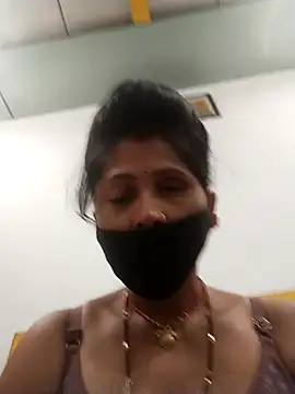 Snapshot of Bhavya_Bhan chatting on 10.24.25 Bhavya Bhan online show from 10.24.25