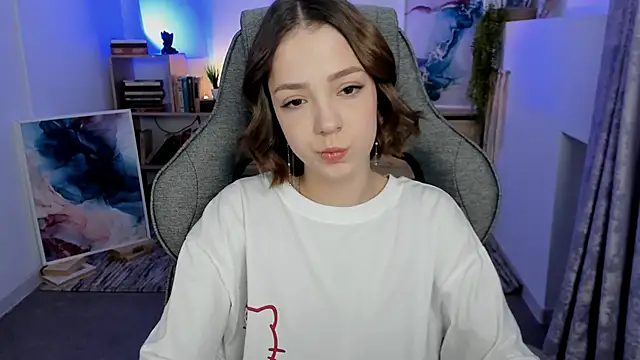 PamBeesly online show from 11.04.25