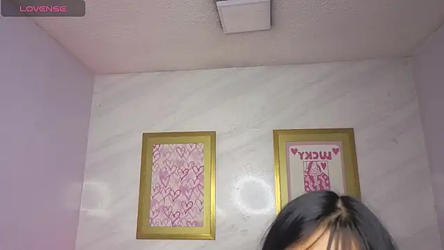 Snapshot of Paulette_v chatting on 06.18.26 Paulette v online show from 06.18.26