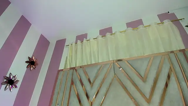 emili clark online show from 11.29.25