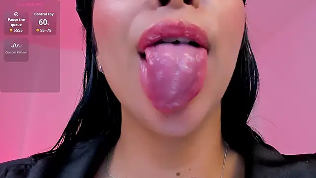 sophierooy22 online show from 11.18.25