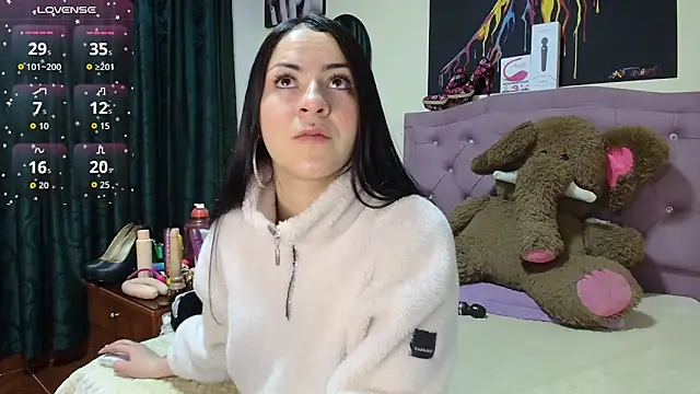 Emmie Hot online show from 12.22.25