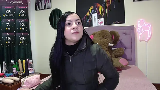 Emmie Hot online show from 04.15.26