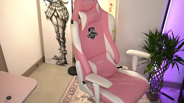 Snapshot of tatiana__cortes18 chatting on 09.15.25 tatiana  cortes18 online show from 09.15.25