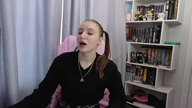 LillyFan-X online show from 09.15.25