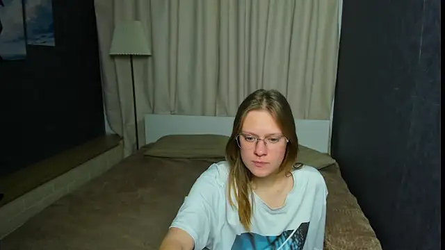 Snapshot of TessaSwans chatting on 01.30.25 TessaSwans online show from 01.30.25