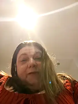 Snapshot of HotHornyEmmaX chatting on 04.16.26 HotHornyEmmaX online show from 04.16.26