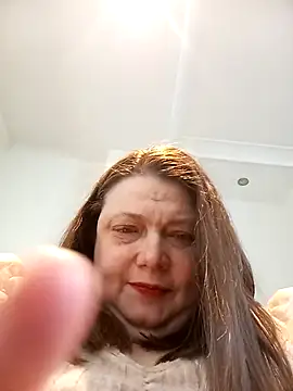 Snapshot of HotHornyEmmaX chatting on 04.19.26 HotHornyEmmaX online show from 04.19.26