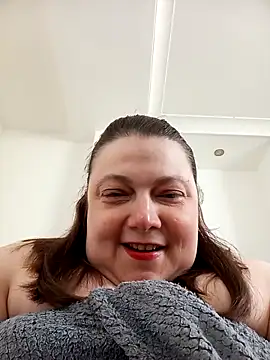 Snapshot of HotHornyEmmaX chatting on 04.21.26 HotHornyEmmaX online show from 04.21.26