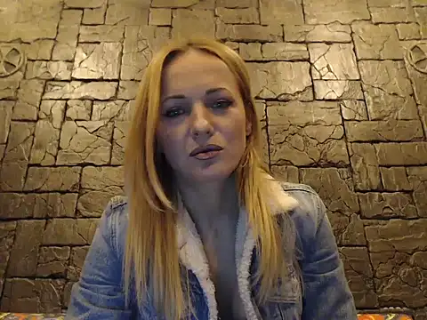 Snapshot of EllyaDiamond chatting on 02.06.25 EllyaDiamond online show from 02.06.25