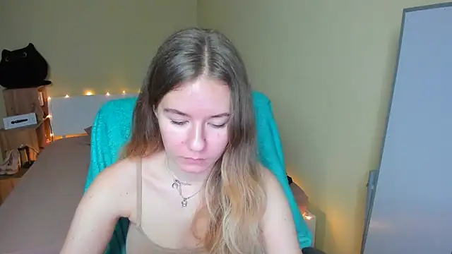 EmilyPaw online show from 02.04.25