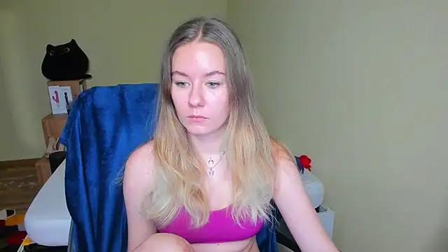 EmilyPaw online show from 02.12.25