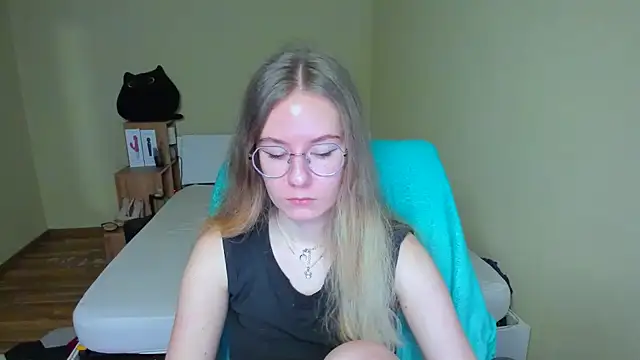 EmilyPaw online show from 02.16.25