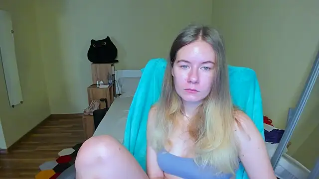 EmilyPaw online show from 03.05.25