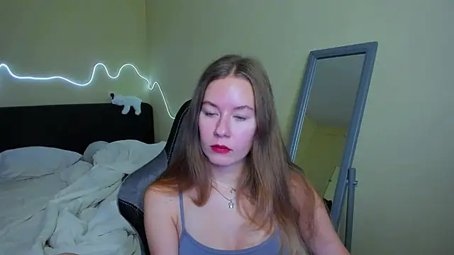 EmilyPaw online show from 11.11.25