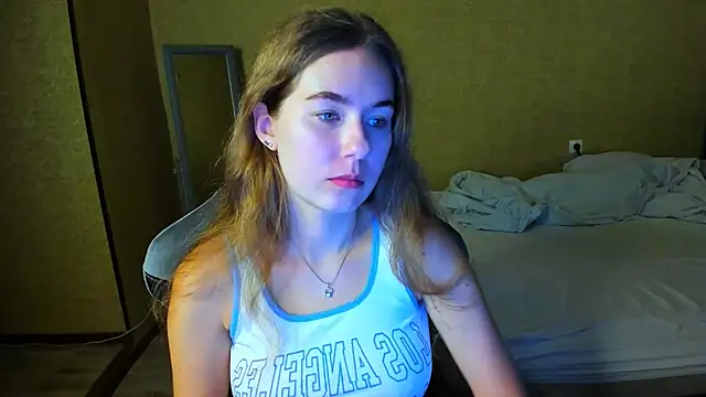 Snapshot of EmilyPaw chatting on 07.18.26 EmilyPaw online show from 07.18.26