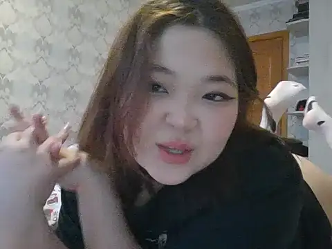 Snapshot of elysiann3 chatting on 02.05.25 elysiann3 online show from 02.05.25