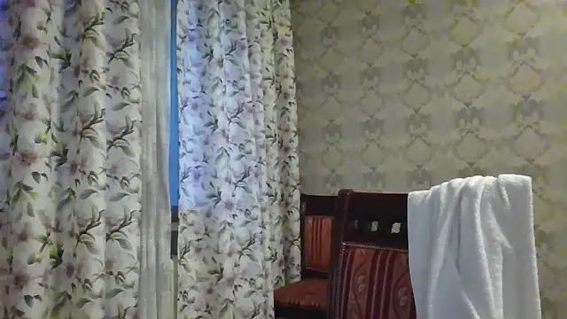 Snapshot of elysiann3 chatting on 02.25.25 elysiann3 online show from 02.25.25