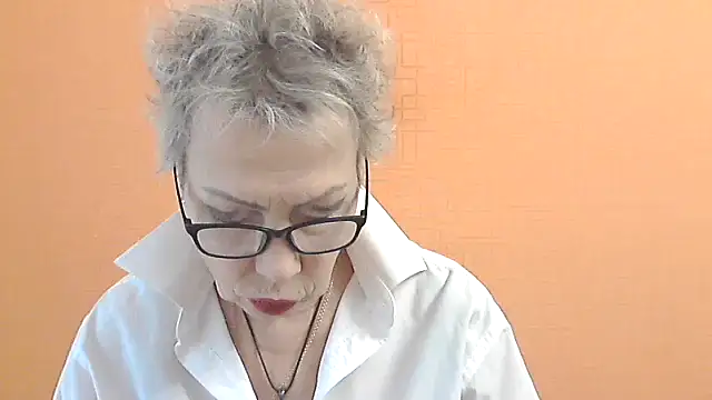 NessyJenixs online show from 11.18.25