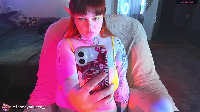 Snapshot of missmayaqueen chatting on 07.11.26 missmayaqueen online show from 07.11.26