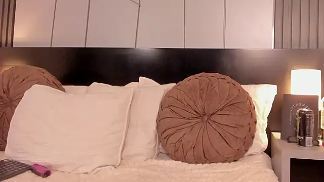 Snapshot of fiorella_paris chatting on 09.28.25 fiorella paris online show from 09.28.25