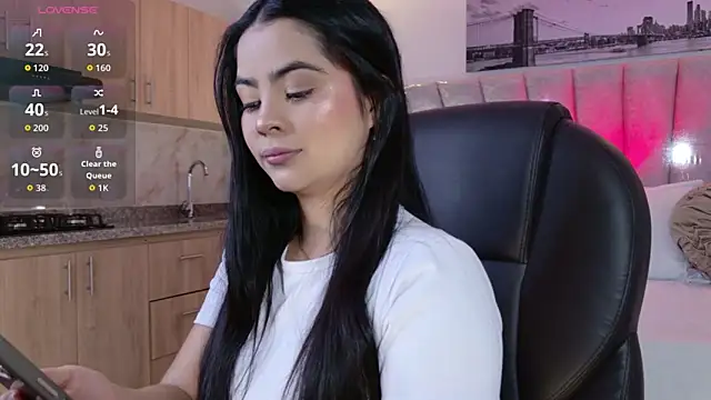 Layla Breezee online show from 04.06.26