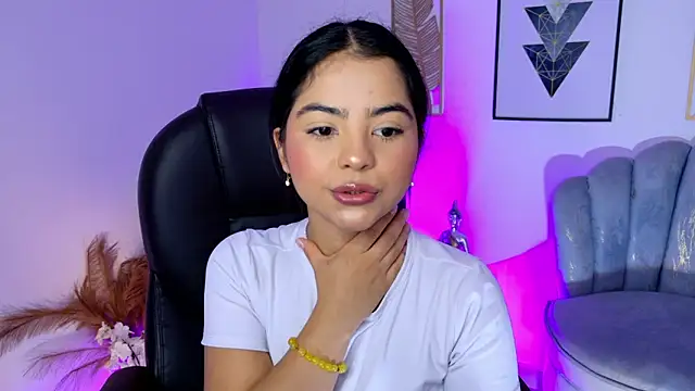 Snapshot of Layla_Breezee chatting on 04.21.26 Layla Breezee online show from 04.21.26