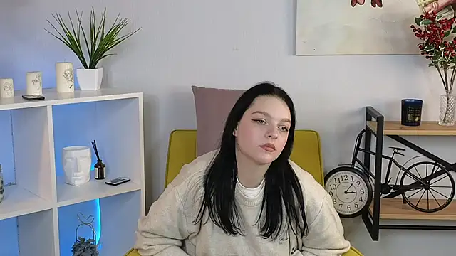 Snapshot of GladysHewell chatting on 01.21.25 GladysHewell online show from 01.21.25